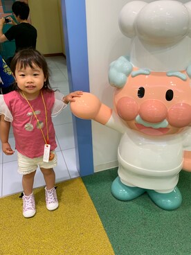 「H&M（エイチ・アンド・エム）のアイテム（パンツ、ホワイト系）」を使った、Rinnaさん（キッズ・74cm）の夏コーディネート