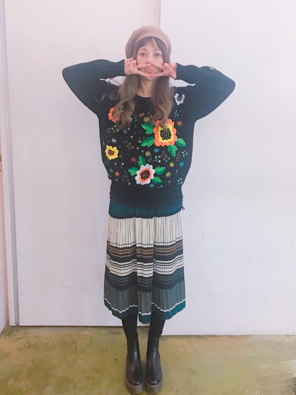 「KKXXのアイテム（ブーツ、ブラック系）」を使った、miniさん（レディース・163cm）の冬コーディネートの1枚目の写真