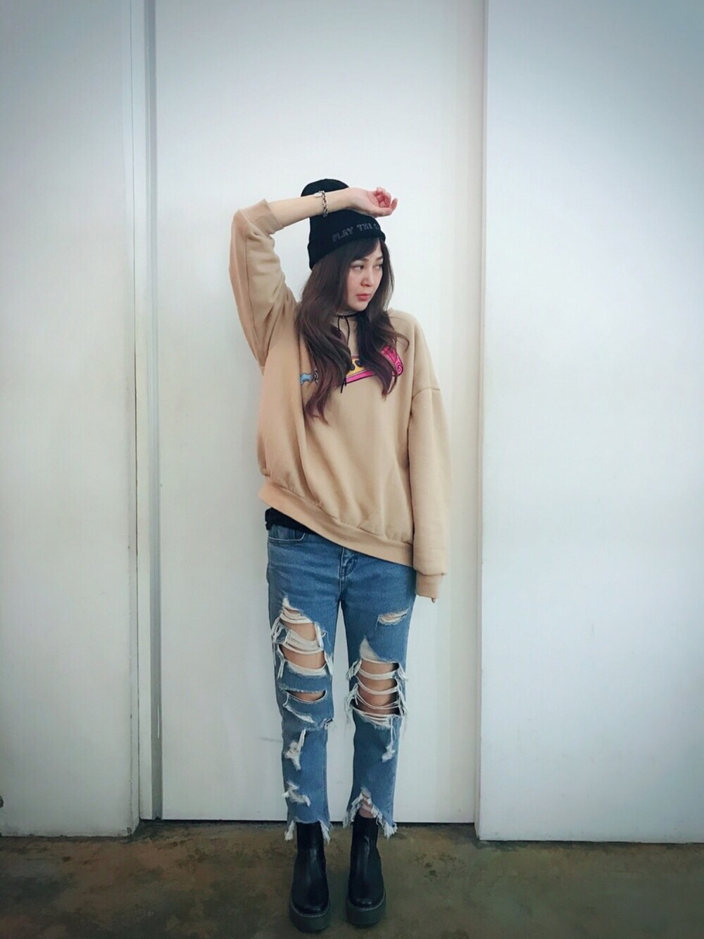 「KKXXのアイテム（シューズ、ブラック系）」を使った、miniさん（レディース・163cm）の冬コーディネートの1枚目の写真