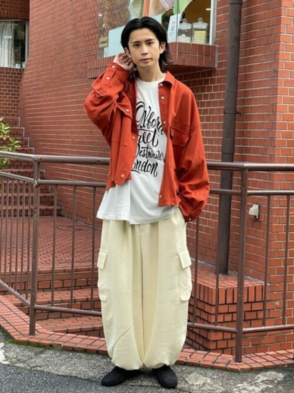 「ビッグシルエット、秋のコーデ、大人カジュアル、きれいめカジュアル、シャツスタイル、秋コーデ、MAISON SPECIAL、メゾンスペシャル、秋トレンド2021」｜「MAISON SPECIALの《ユニセックスアイテム》「STREET」刺繍プライムオーバーロングスリーブTシャツ 【MAISON SPECIAL/メゾンスペシャル】（Tシャツ/カットソー、その他）」を使った、MAISON SPECIALさん（メンズ・178cm）の秋コーディネートの1枚目の写真