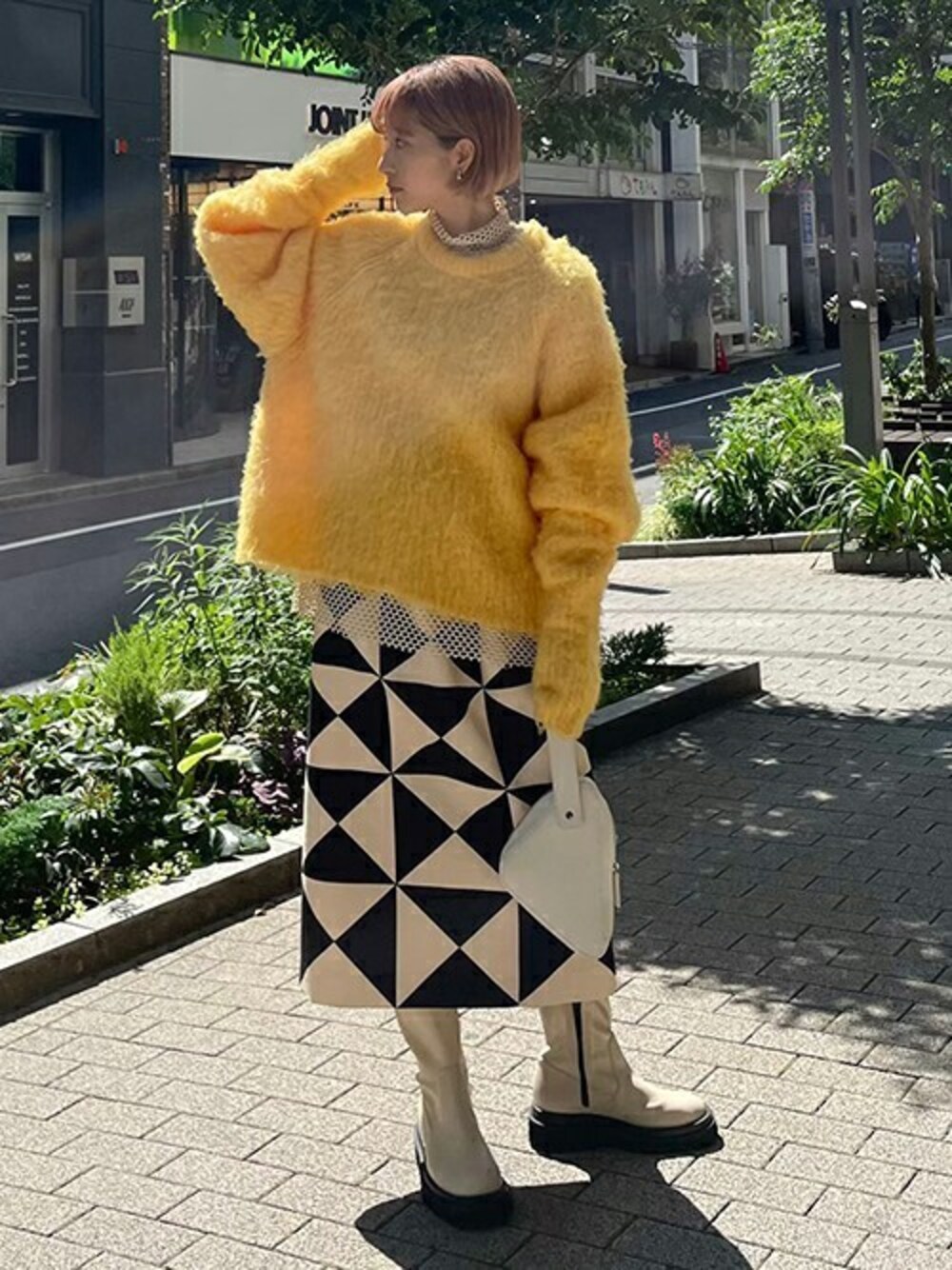 「タイトスカート、タートルネック、カラーニット、ロングブーツ、メッシュ、ニットスタイル、メゾンスペシャル、maisonspecial」｜「MAISON SPECIALのトライアングル柄ジャガードスカート【MAISON SPECIAL/メゾンスペシャル】（スカート、ブラック系）」を使った、MAISON SPECIALさん（レディース・160cm）の秋コーディネートの1枚目の写真