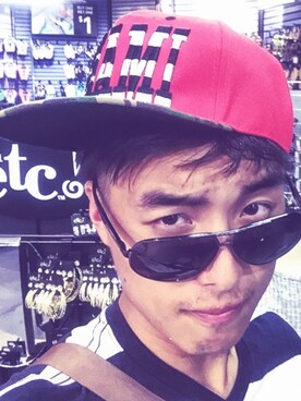 「Ray（レイ）のアイテム」を使った、Marco Chengさん（メンズ・180cm）の夏コーディネート