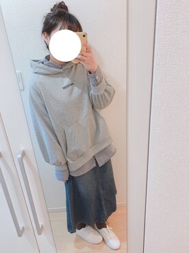 デニムスカートを使った パーカー グレー の人気ファッションコーディネート Wear