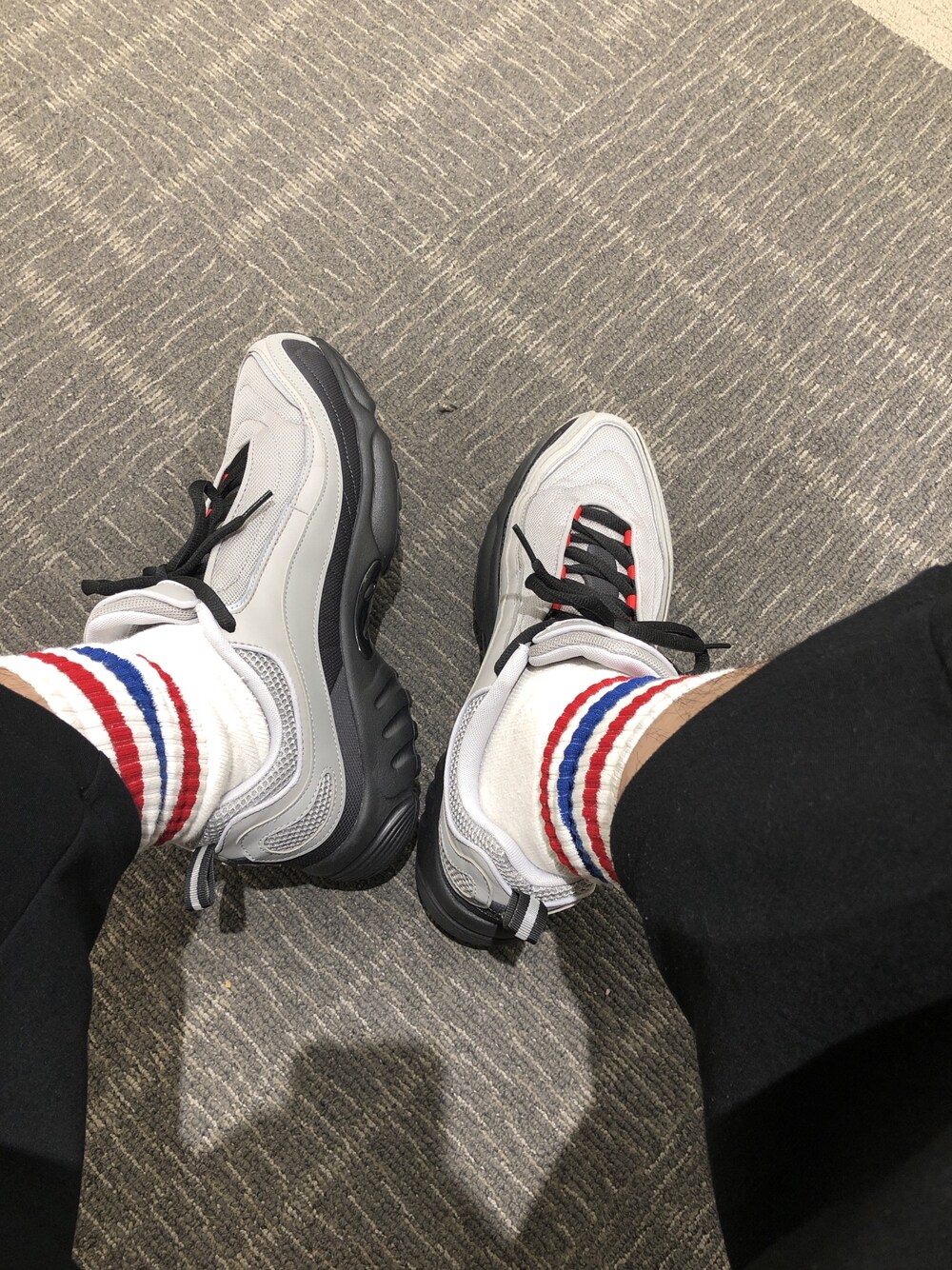 「reebok、スニーカー、ダッドスニーカー」｜「ReebokのReebok DAYTONA DMX OG (BLACK/CARBON/LIGHT GRAY/PRIMAL RED/GRAY/WHITE)（スニーカー、ブラック系）」を使った、greenday86さん（メンズ・182cm）の夏コーディネートの1枚目の写真