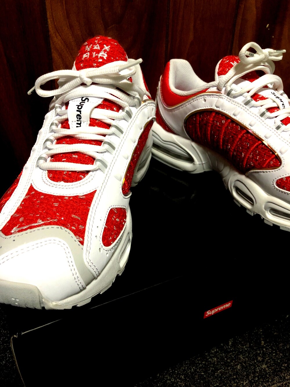 「NIKE、supreme、スニーカー」｜「Supreme のアイテム（スニーカー、ホワイト系）」を使った、greenday86さん（メンズ・182cm）の夏コーディネートの1枚目の写真