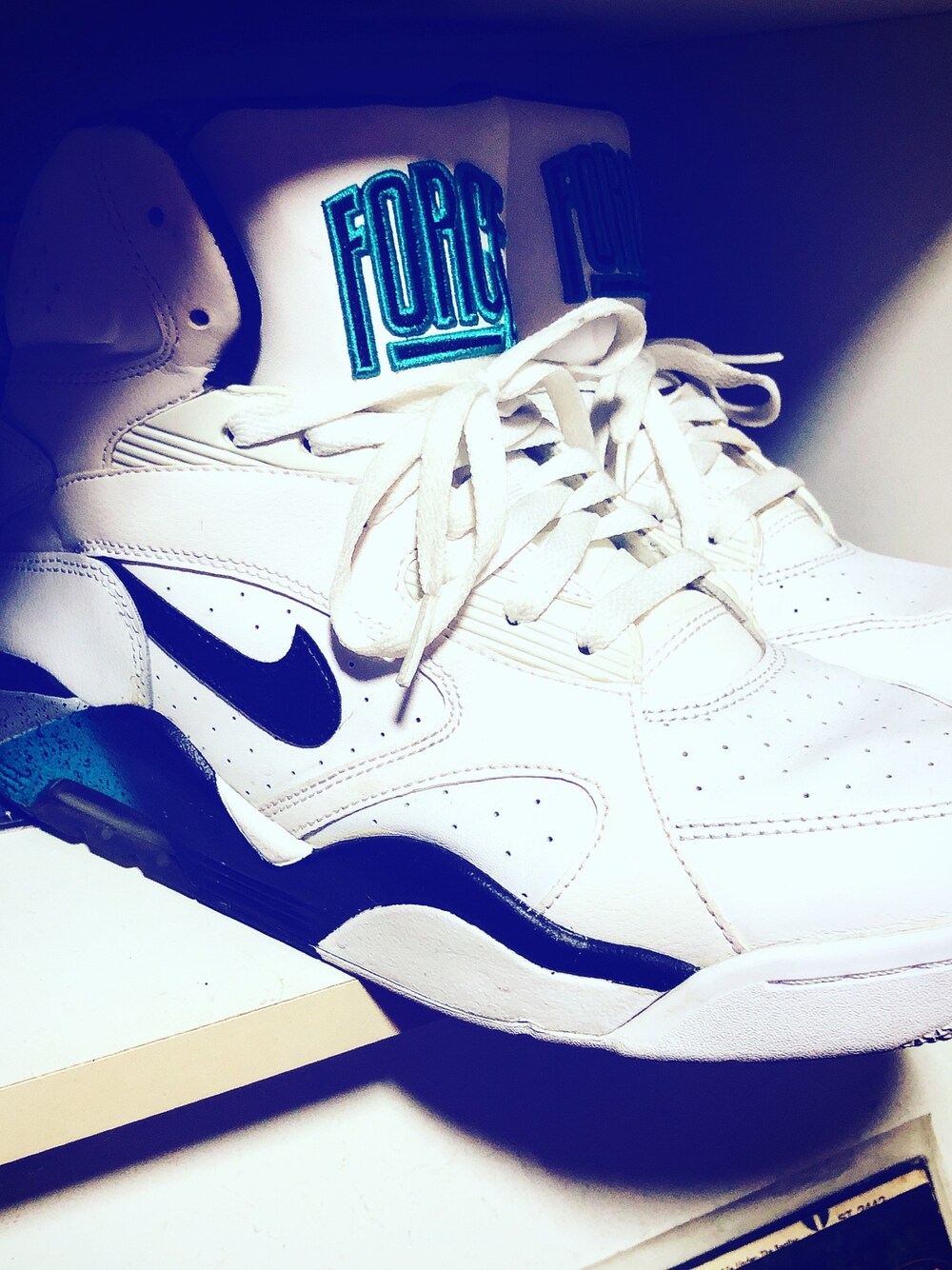 「NIKE、airforce180、ハイカットスニーカー、スニーカー、90’s」｜「NIKEのアイテム（スニーカー、ホワイト系）」を使った、greenday86さん（メンズ・182cm）の春コーディネートの1枚目の写真