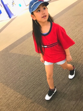 「TOMMY HILFIGER（トミーヒルフィガー）のアイテム（キャップ）」を使った、MiAさん（キッズ・127cm）の春コーディネート