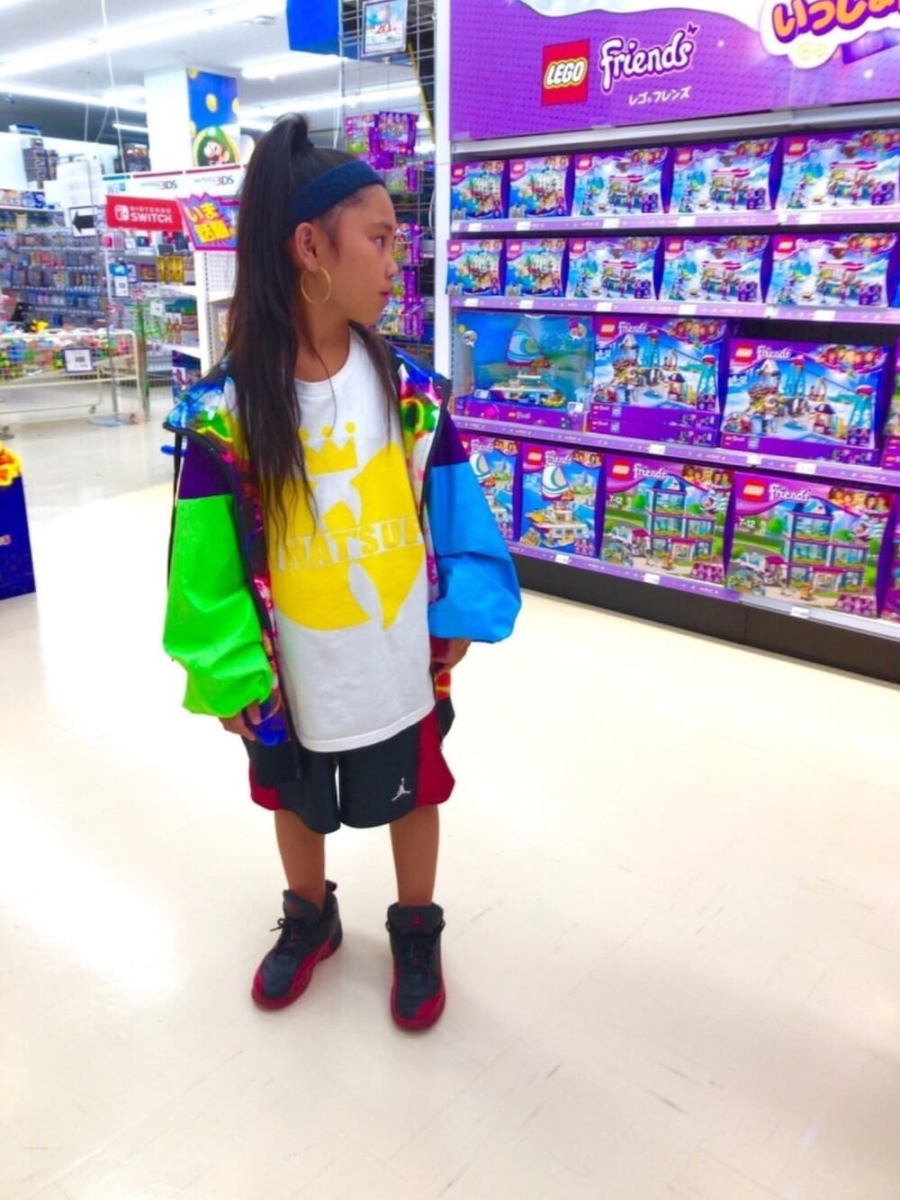 「キッズコーデ、オーバーサイズ、ヘッドバンド、kids、キッズダンス、HIPHOP、AIR JORDAN、カラフル、女の子」｜「no brandのアイテム（ジャケット/アウター、その他）」を使った、MiAさん（キッズ・129cm）の夏コーディネートの1枚目の写真