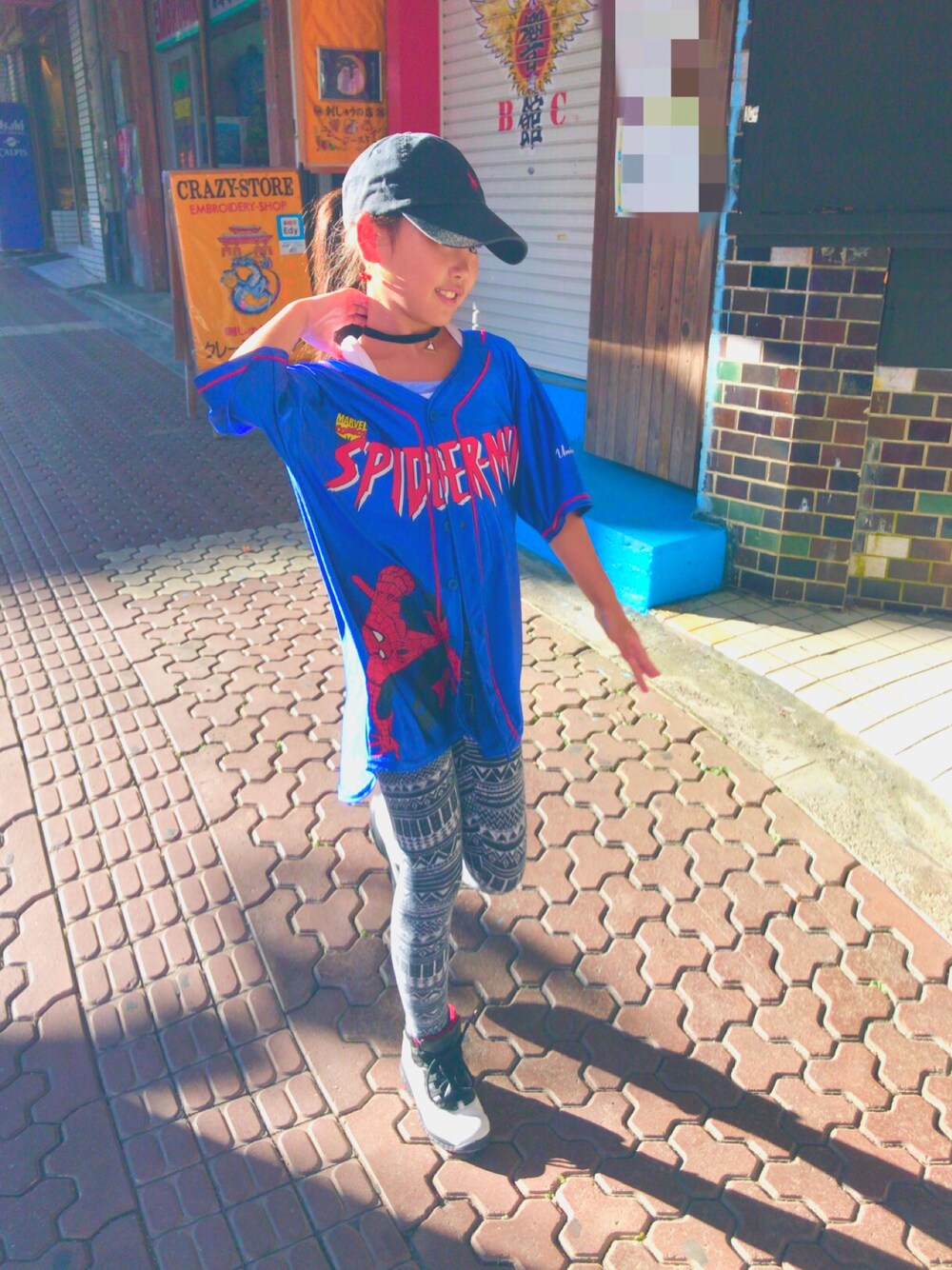 「キッスコーデ、女の子、HIPHOP、キッズダンス、Ralph Lauren、スパイダーマン、ベースボールシャツ、airjordan、オーバーサイズ」｜「POLO RALPH LAURENのアイテム（キャップ、ブラック系）」を使った、MiAさん（キッズ・129cm）の夏コーディネートの1枚目の写真