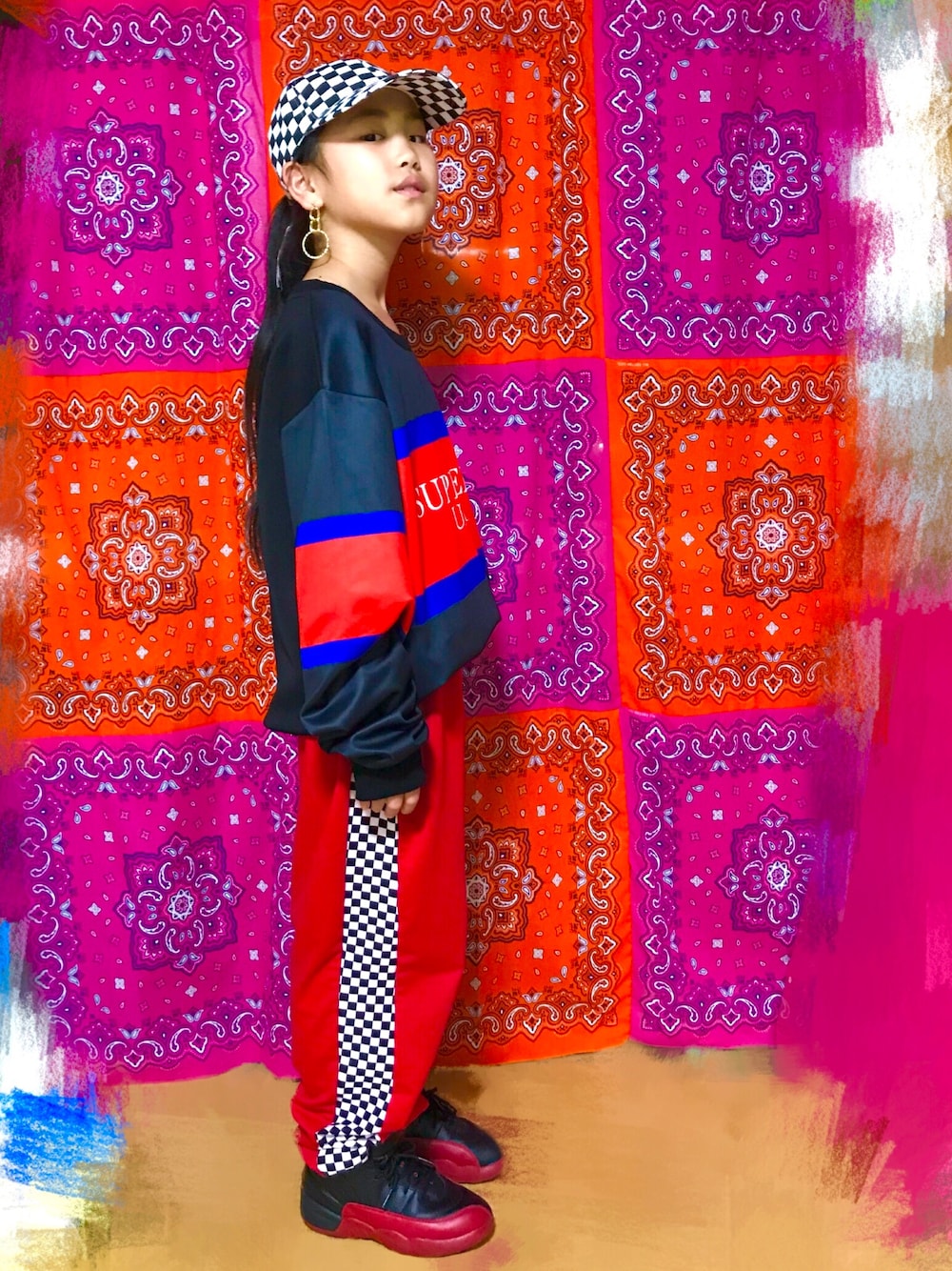 「チェッカーフラッグ、キッズコーデ、キッズダンス、HIPHOP、supreme、オーバーサイズ、kids、女の子、8歳」｜「FOREVER 21のアイテム（キャップ、その他）」を使った、MiAさん（キッズ・133cm）の冬コーディネートの1枚目の写真