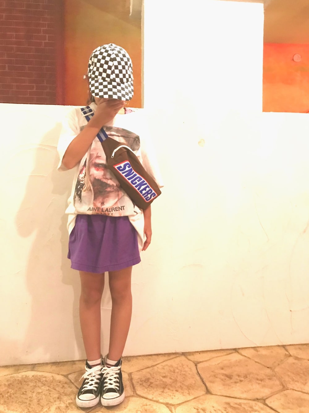 「キッズファッション、女の子コーデ、ゾンビTシャツ、チェッカーフラッグ、コンバース、夏休み、オーバーサイズ、ミニスカート、パープル」｜「FOREVER 21のアイテム（キャップ、その他）」を使った、MiAさん（キッズ・136cm）の夏コーディネートの1枚目の写真
