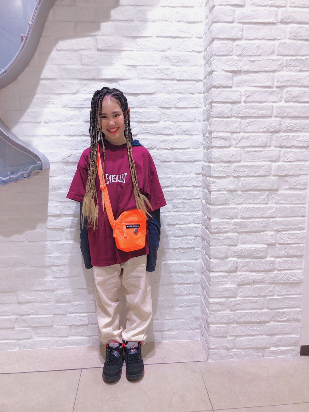 「キッズコーデ、オーバーサイズ、女の子、9歳、HIPHOP、ブレイズ、キッズダンス、古着、ストリート」｜「X-girlのアイテム（バッグ、オレンジ系）」を使った、MiAさん（キッズ・139cm）の冬コーディネートの1枚目の写真