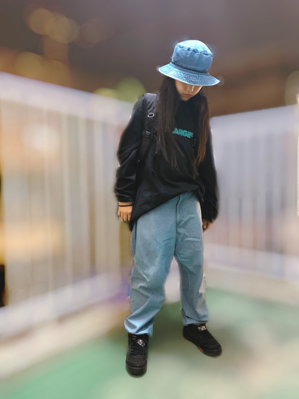 「キッズコーデ、女の子、キッズダンス、HIPHOP、オーバーサイズ、ダボパン、レッスン着、ストリート、ブルー×ブラック、10歳」｜「no brandのアイテム（ハット、ブルー系）」を使った、MiAさん（キッズ・146cm）の冬コーディネートの1枚目の写真