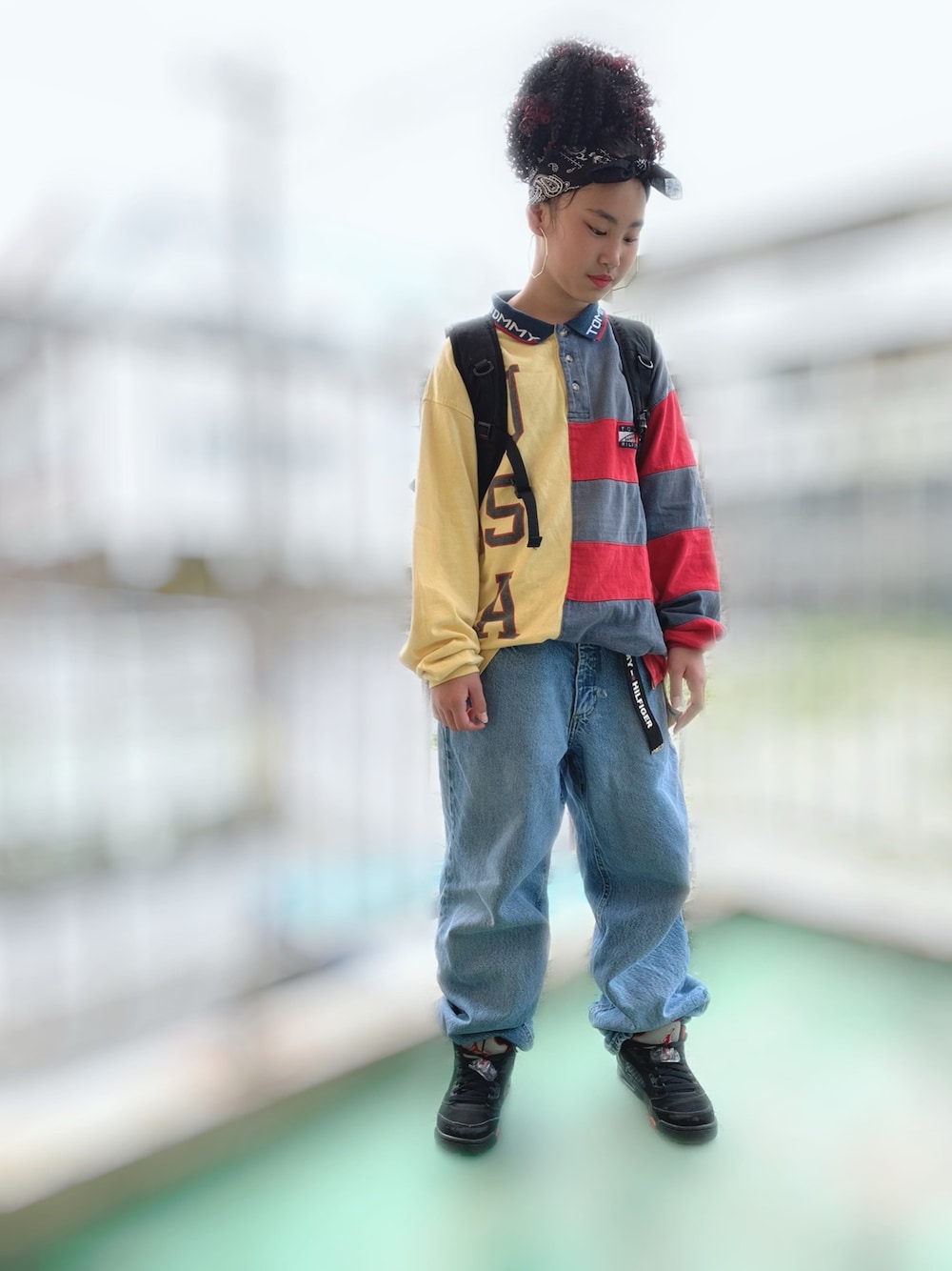 「キッズファッション、オーバーサイズ、HIPHOP、キッズダンス、レッスン着、10歳、TOMMY HILFIGER、AIR JORDAN、ストリート、古着」｜「くるくるかつらのアイテム（ウィッグ、ブラック系）」を使った、MiAさん（キッズ・149cm）の春コーディネートの1枚目の写真