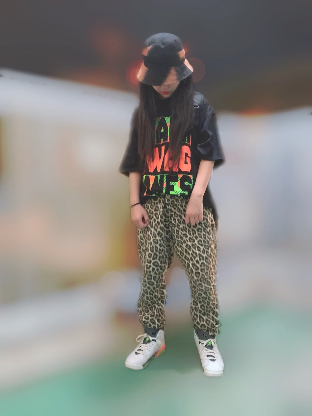 「キッズコーデ、HIPHOP、レオパード、ストリート、古着MIX、キッズダンス、10歳、派手、オーバーサイズ、AIR JORDAN」｜「AIR JORDANのアイテム（スニーカー、ホワイト系）」を使った、MiAさん（キッズ・150cm）の夏コーディネートの1枚目の写真