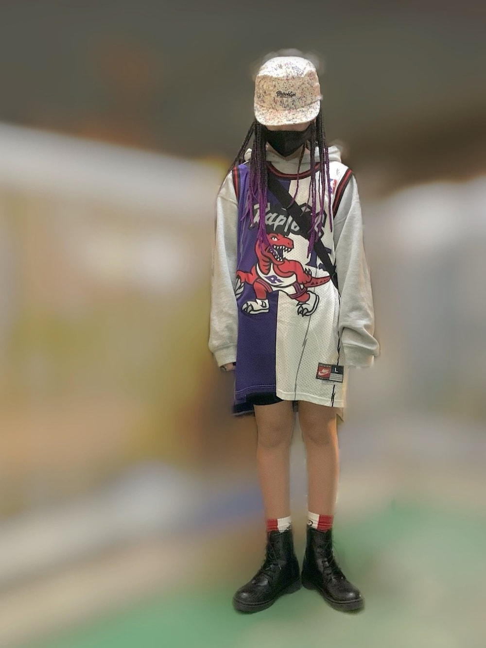 「キッズコーデ、バスケタンク、キャップ、ブレイズ、ストリート、ブーツ、重ね着、オーバーサイズ、小学生」｜「WEGOのWEGO/6ホールブーツ（ブーツ、ブラック系）」を使った、MiAさん（キッズ・155cm）の春コーディネートの1枚目の写真