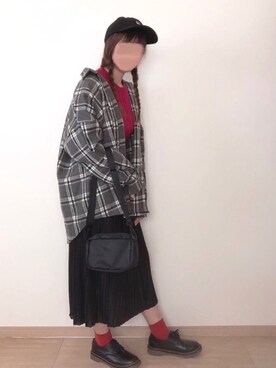 名波  凪さんの「コットンカシミヤケーブルクルーネックセーター（長袖）」を使ったコーディネート