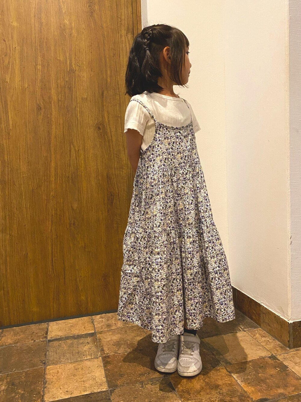 「鈴たんootd、一年生女子、ROPE' PICNIC、キッズファッション、女の子コーデ、petit main、NIKE、スニーカー、春夏コーデ」｜「ROPE' PICNICの【ROPE' PICNIC KIDS】フラワーティアードワンピース（ワンピース、パープル系）」を使った、鈴たんさん（キッズ・110cm）の春コーディネートの1枚目の写真