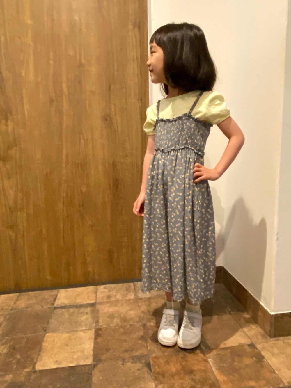 「鈴たんootd、プチプラ、サロペット、GU、green label relaxing、NIKE、春夏コーデ、女の子コーデ、一年生女子」｜「GUのアイテム（サロペット/オーバーオール、グレー系）」を使った、鈴たんさん（キッズ・110cm）の春コーディネートの1枚目の写真