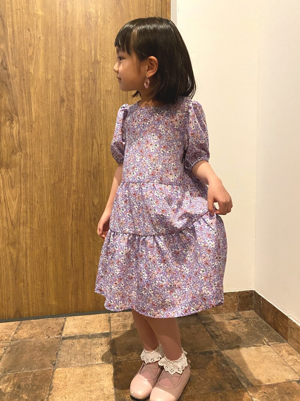 「鈴たんootd、おんなのこ、バレエシューズ、GU、apres les cours、イヤリング、WEGO、シンプルコーデ、プチプラ」｜「GUのアイテム（ワンピース、パープル系）」を使った、鈴たんさん（キッズ・110cm）の春コーディネートの1枚目の写真