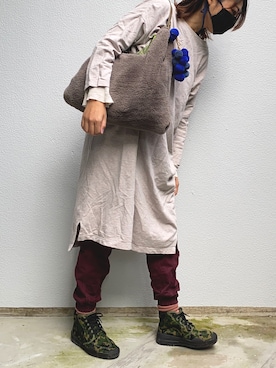 「アーミー」｜「アイテム（財布/小物）」を使った、ヤスカタフクさん（レディース・166cm）の秋コーディネート