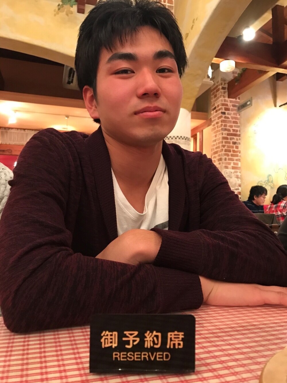 「ゆるコーデ、秋服、シャツスタイル、シンプルコーデ、ラフ、デート、夫婦、秋のコーデ、カジュアルコーデ、冬コーデ」｜「GUのアイテム（ジャケット/アウター、ブラック系）」を使った、くるさん（メンズ・180cm）の秋コーディネートの1枚目の写真