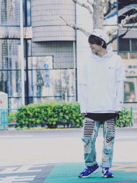 「アイテム（パーカー、ホワイト系）」を使った、TSUKAKOSHIさん（メンズ・165cm）の春コーディネート