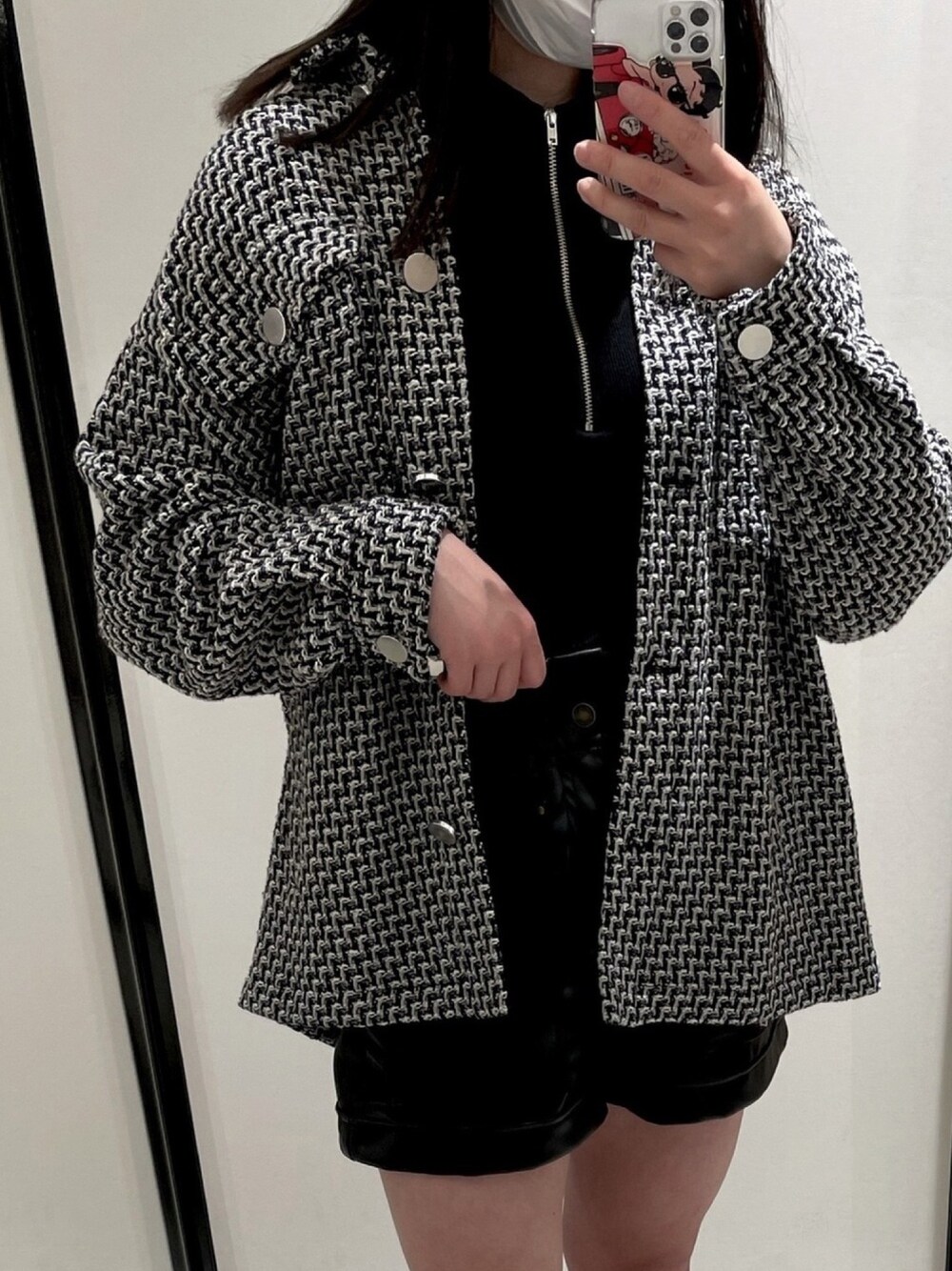 「ZARA、zarasale、春アウター、チェック柄オーバーシャツ、チェック、オーバーシャツ、チェック×ブラック」｜「ZARAのチェックオーバーシャツ（ジャケット/アウター、ブラック系）」を使った、manaさん（レディース・157cm）の冬コーディネートの1枚目の写真