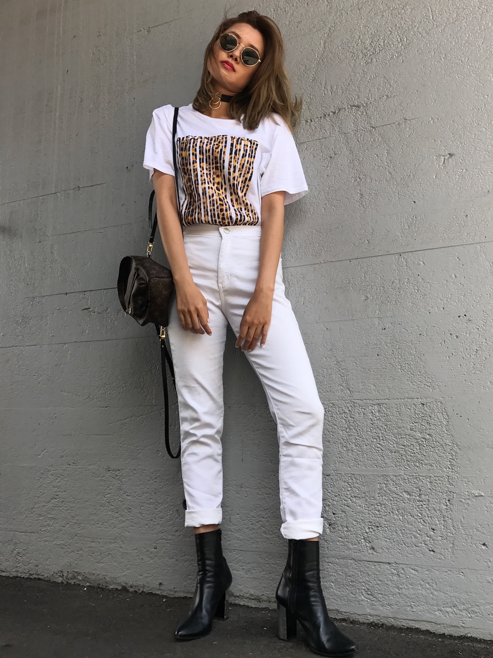 「白、白コーデ、ホワイト、ホワイトコーデ、オールホワイト、white、ALLWHITE、Alexander Wang、ひょう柄、アレキサンダーワン」｜「alexanderwangのAlexander Wang - ロゴプリントtシャツ - women - コットン - XS（Tシャツ/カットソー、ホワイト系）」を使った、Annaさん（レディース・165cm）の夏コーディネートの1枚目の写真