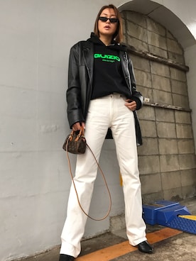 「ネオンイエロー」｜「アイテム（ブーツ）」を使った、Annaさん（レディース・167cm）の冬コーディネート