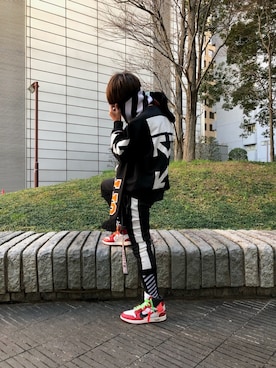 「OFF-WHITE」｜「アイテム（スウェット）」を使った、Ryoさん（メンズ・172cm）の冬コーディネート