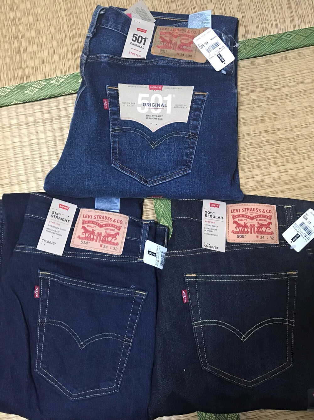 「Levi'sのアイテム（デニムパンツ、ブルー系）」を使った、りょうすけさん（メンズ・167cm）の秋コーディネートの1枚目の写真