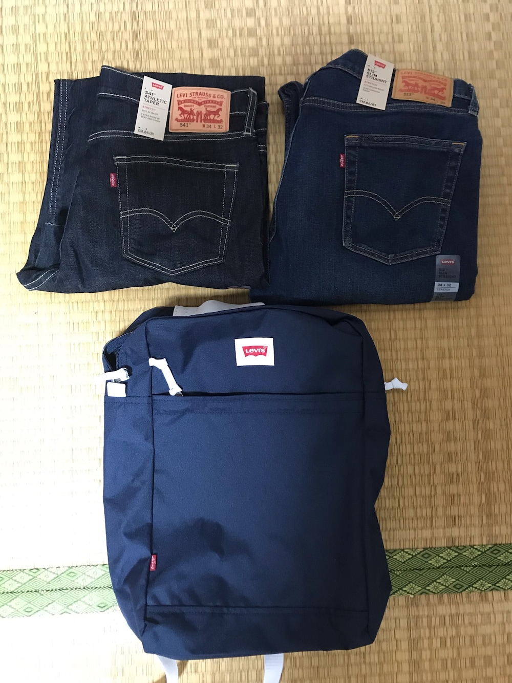 「Levi'sのアイテム（デニムパンツ、ブルー系）」を使った、りょうすけさん（メンズ・167cm）の春コーディネートの1枚目の写真
