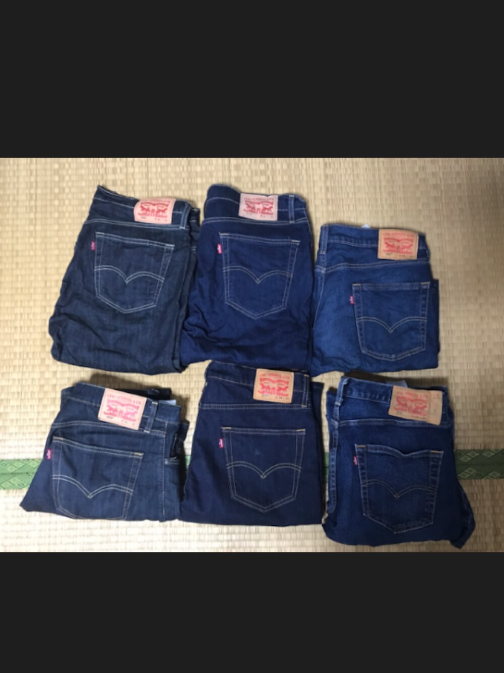 「Levi'sのアイテム（デニムパンツ、ブルー系）」を使った、りょうすけさん（メンズ・167cm）の春コーディネートの1枚目の写真