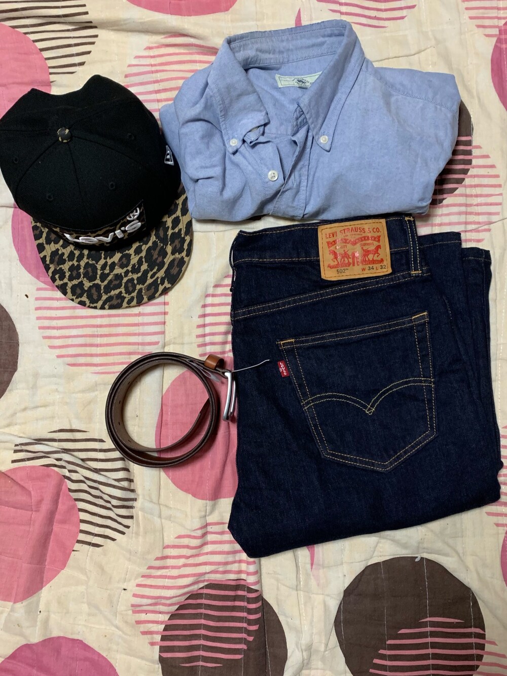 「Levi'sのアイテム（デニムパンツ、ブルー系）」を使った、りょうすけさん（メンズ・167cm）の春コーディネートの1枚目の写真