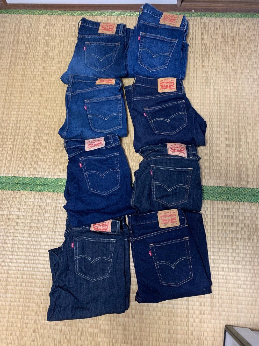 「Levi'sのアイテム（デニムパンツ、ブルー系）」を使った、りょうすけさん（メンズ・167cm）の春コーディネートの1枚目の写真