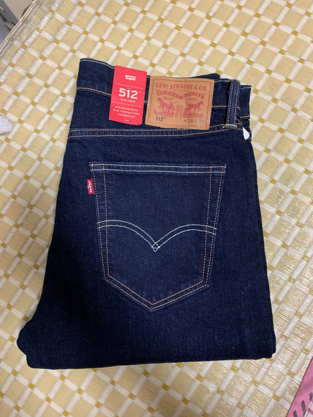 「Levi'sのアイテム（デニムパンツ、ブルー系）」を使った、りょうすけさん（メンズ・167cm）の春コーディネートの1枚目の写真