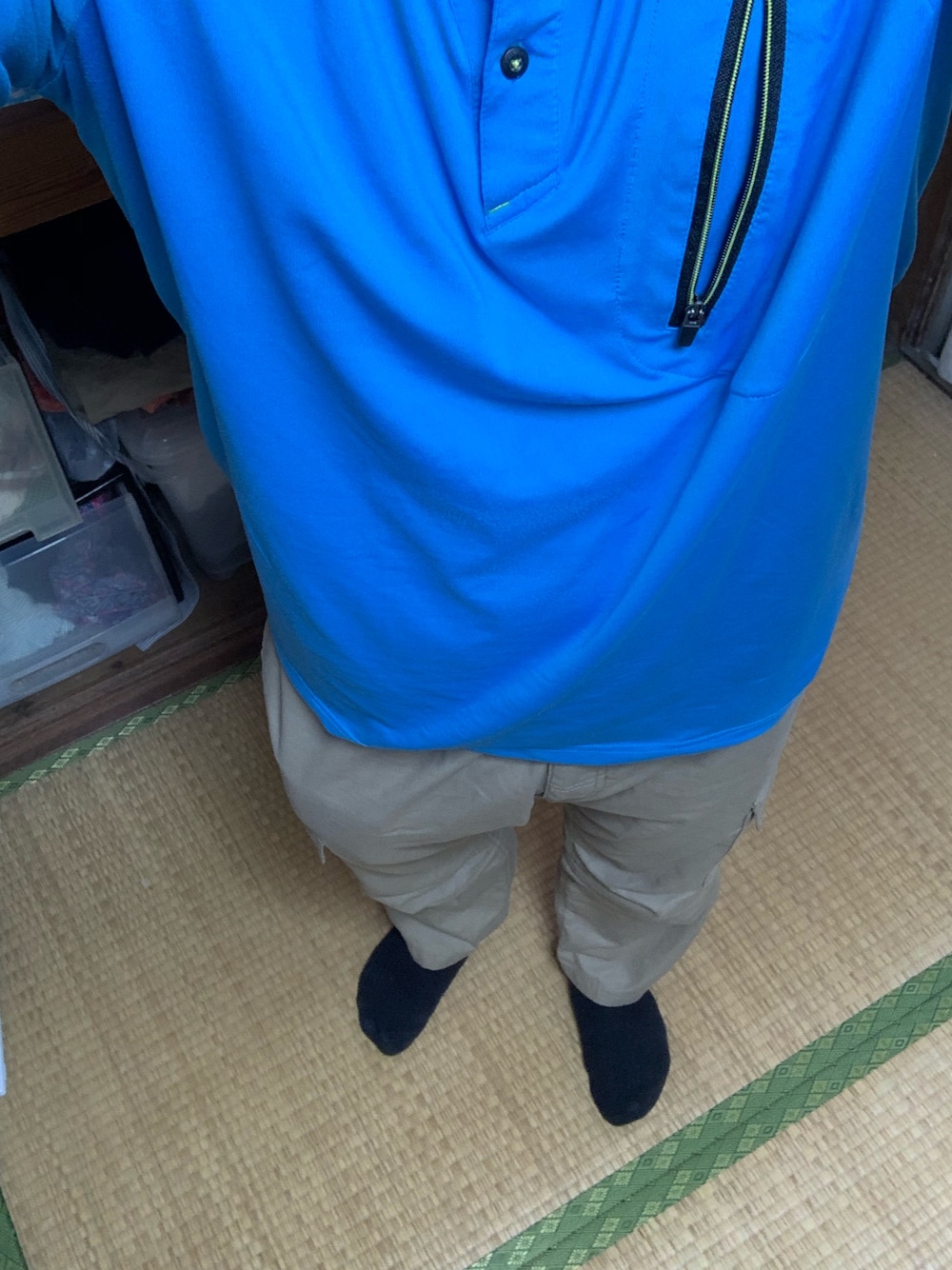 「workmanのアイテム（トップス、ブルー系）」を使った、りょうすけさん（メンズ・167cm）の春コーディネートの1枚目の写真
