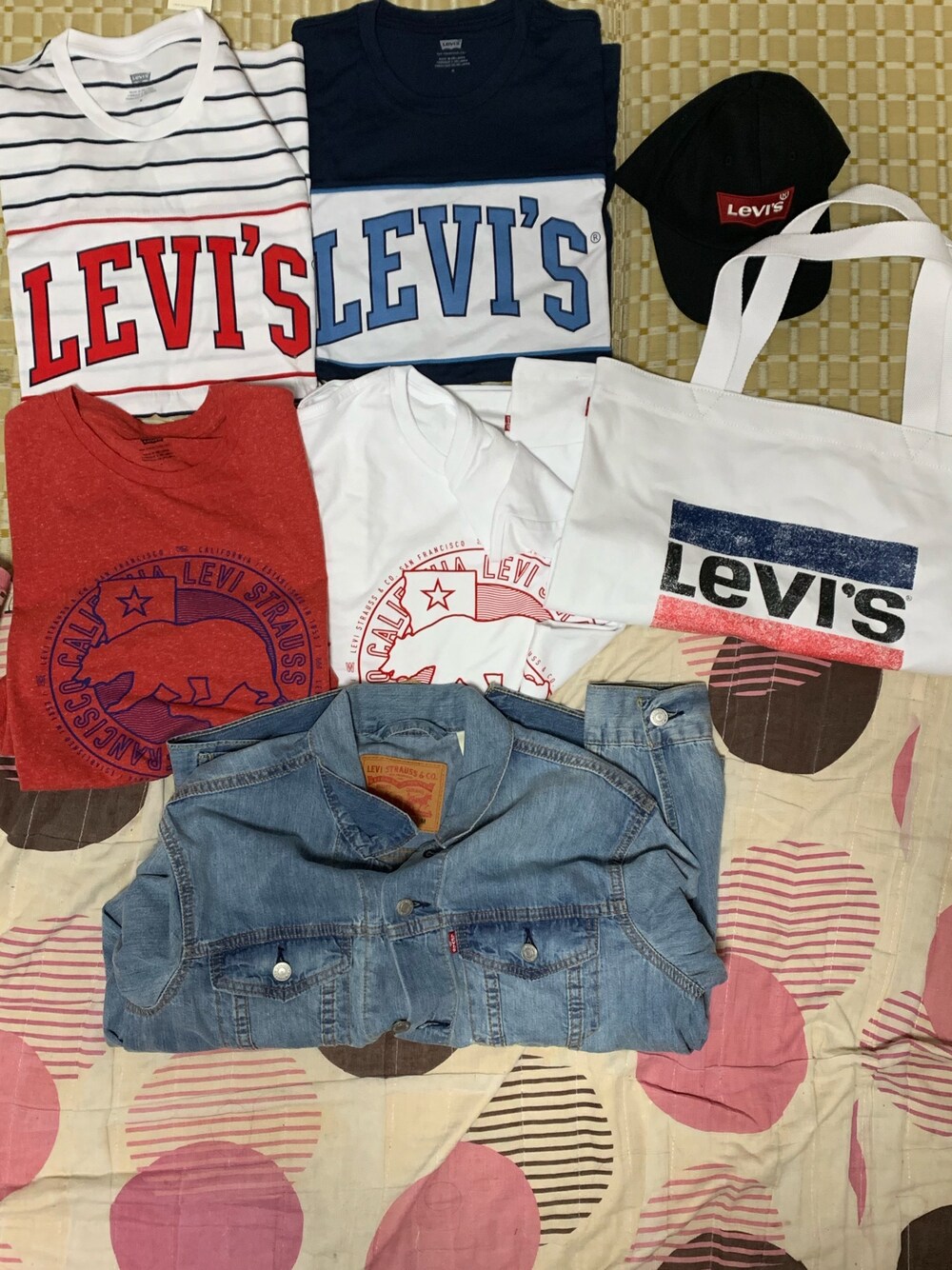 「Levi'sのアイテム（Tシャツ/カットソー、ホワイト系）」を使った、りょうすけさん（メンズ・167cm）の夏コーディネートの1枚目の写真