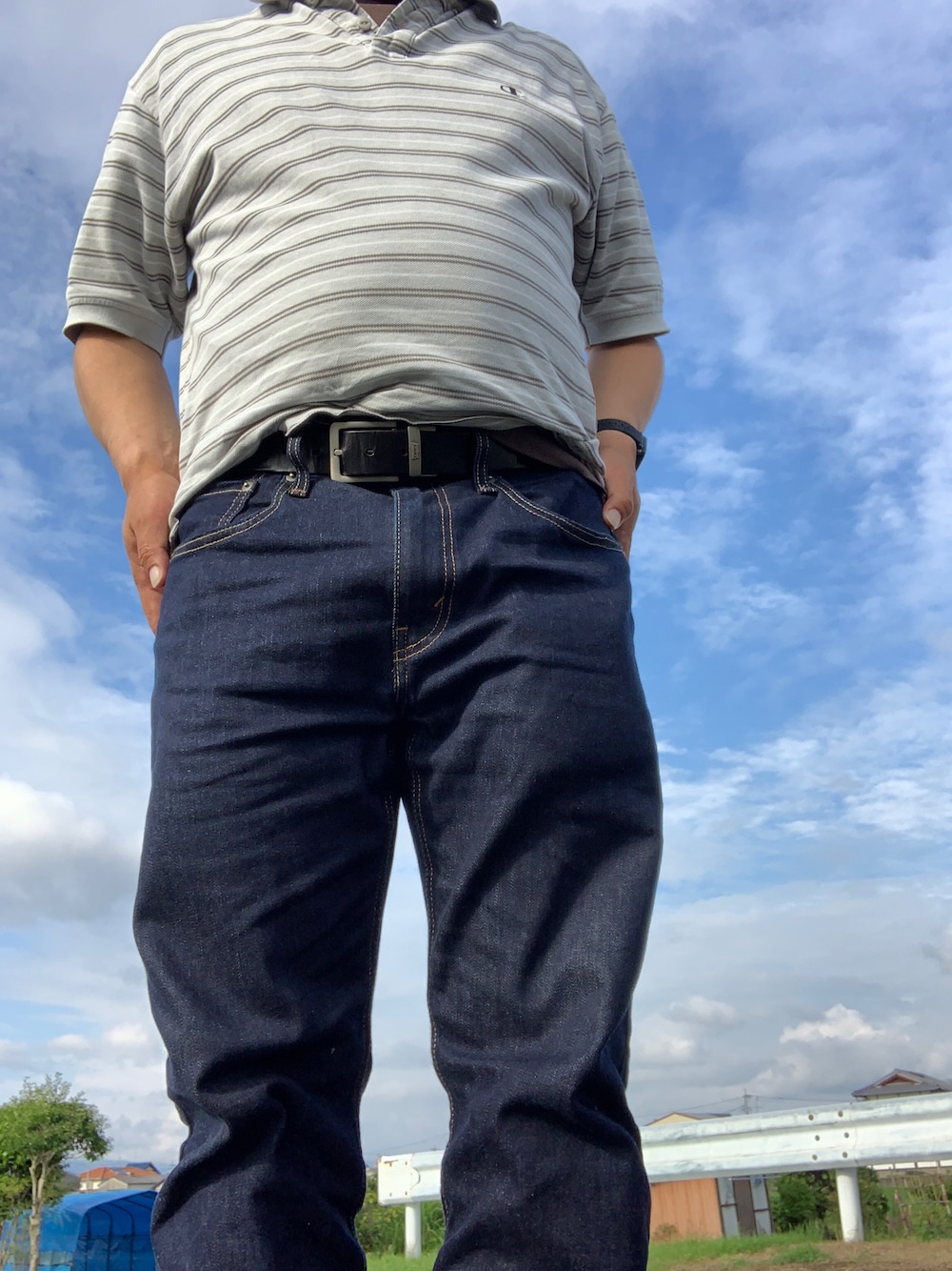 「リーバイス502」｜「Levi'sのアイテム（デニムパンツ、ブルー系）」を使った、りょうすけさん（メンズ・167cm）の夏コーディネートの1枚目の写真