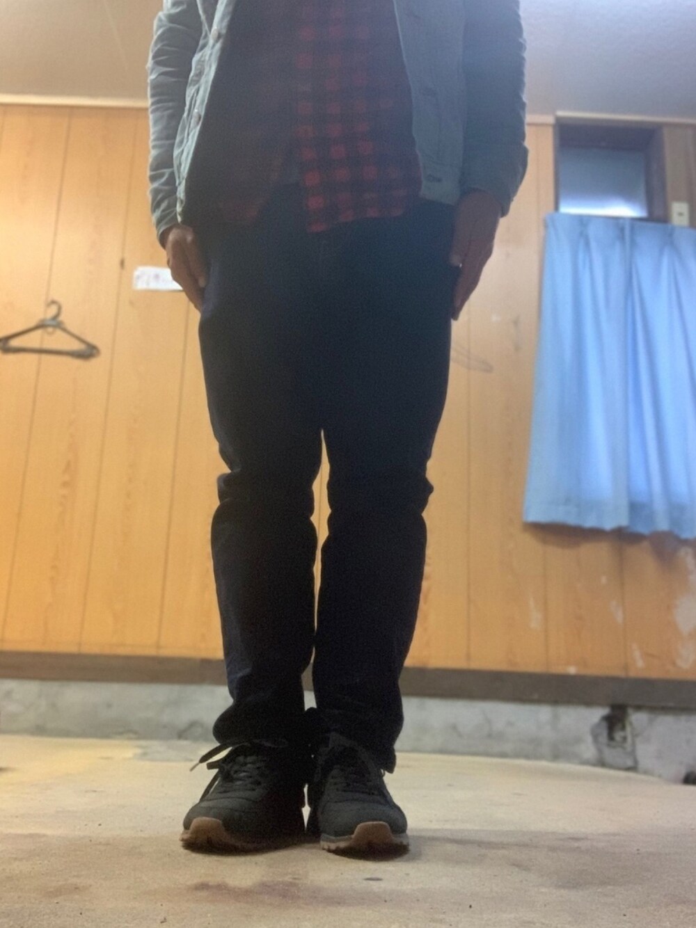 「リーバイス512」｜「Levi'sのアイテム（デニムパンツ、ブルー系）」を使った、りょうすけさん（メンズ・167cm）の冬コーディネートの1枚目の写真