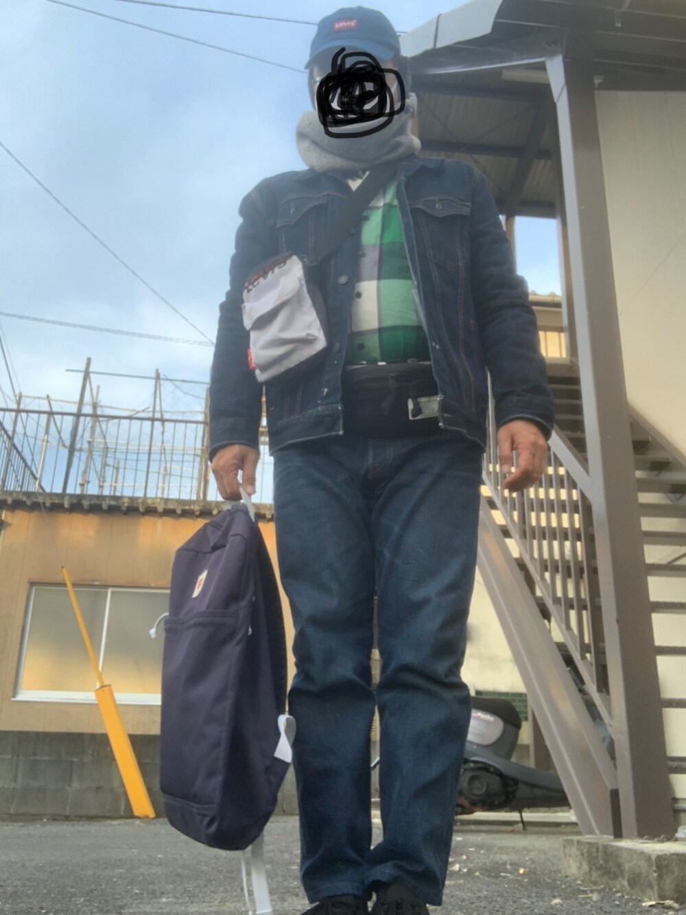 「リーバイス501CT」｜「Levi'sのアイテム（デニムパンツ、ブルー系）」を使った、りょうすけさん（メンズ・167cm）の冬コーディネートの1枚目の写真