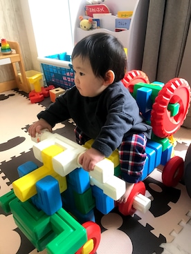 「combimini（コンビミニ）のアイテム（その他パンツ、レッド系）」を使った、pippiさん（キッズ・110cm）の冬コーディネート