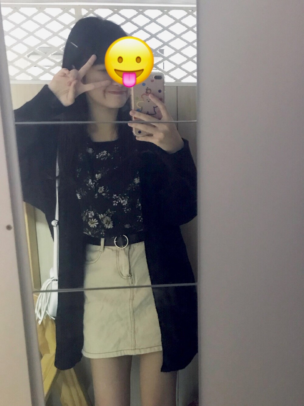 「ootd、夏、女人味」｜「FOREVER 21のアイテム（ダッフルコート、ブラック系）」を使った、Suyeekiさん（レディース・162cm）の春コーディネートの1枚目の写真