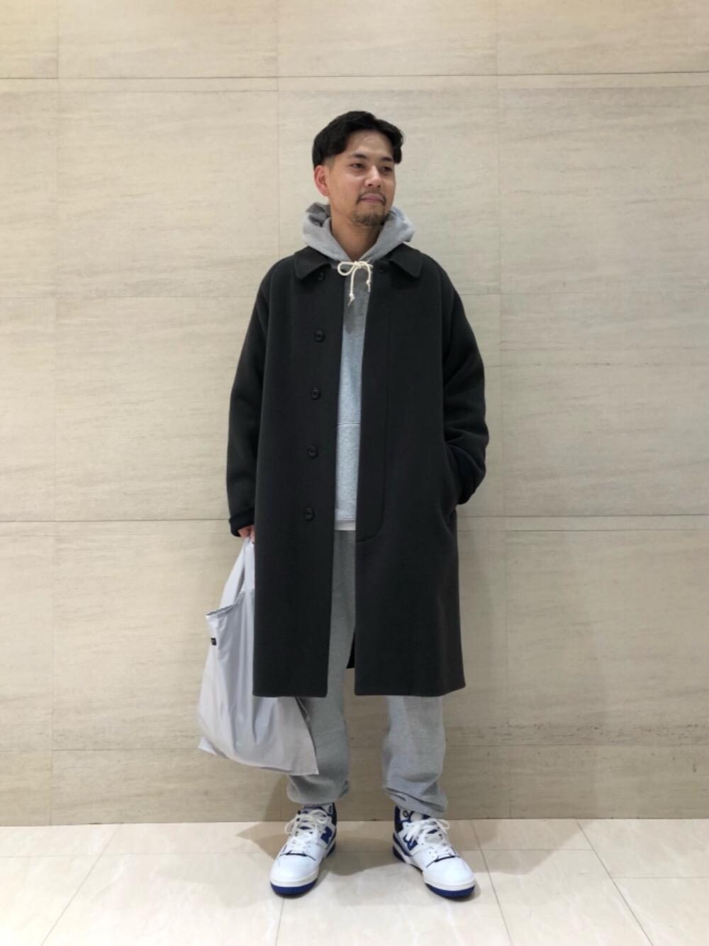 「home style、RECOMMEND  ITEM STYLING」｜「Championの＜CHAMPION(チャンピオン）＞ P/O HOODED USA gy/パーカー（パーカー、グレー系）」を使った、上田　泰史さん（メンズ・175cm）の冬コーディネートの1枚目の写真