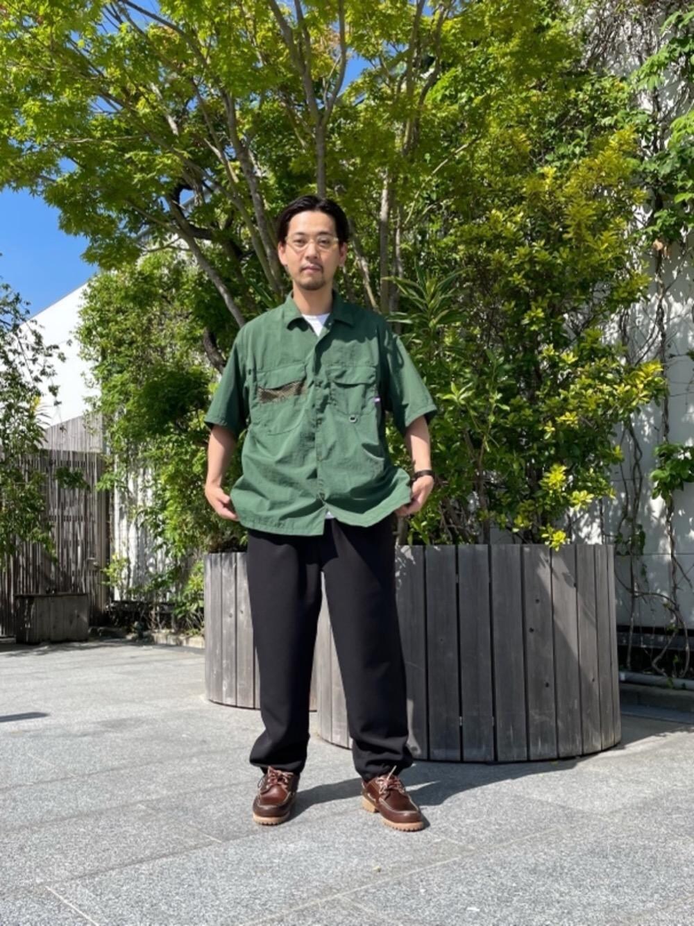 「Steven Alanの＜Timberland＞ Authentics 3EYE/シューズ（モカシン/デッキシューズ、ブラウン系）」を使った、上田　泰史さん（メンズ・175cm）の春コーディネートの1枚目の写真