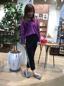 「パープル×黒」｜「アイテム（パンプス）」を使った、ORiental TRaffic大高さん（レディース・160cm）の冬コーディネート