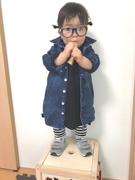 「デニムシャツワンピース」｜「アイテム（その他）」を使った、あんぷさん（キッズ・70cm）の冬コーディネート