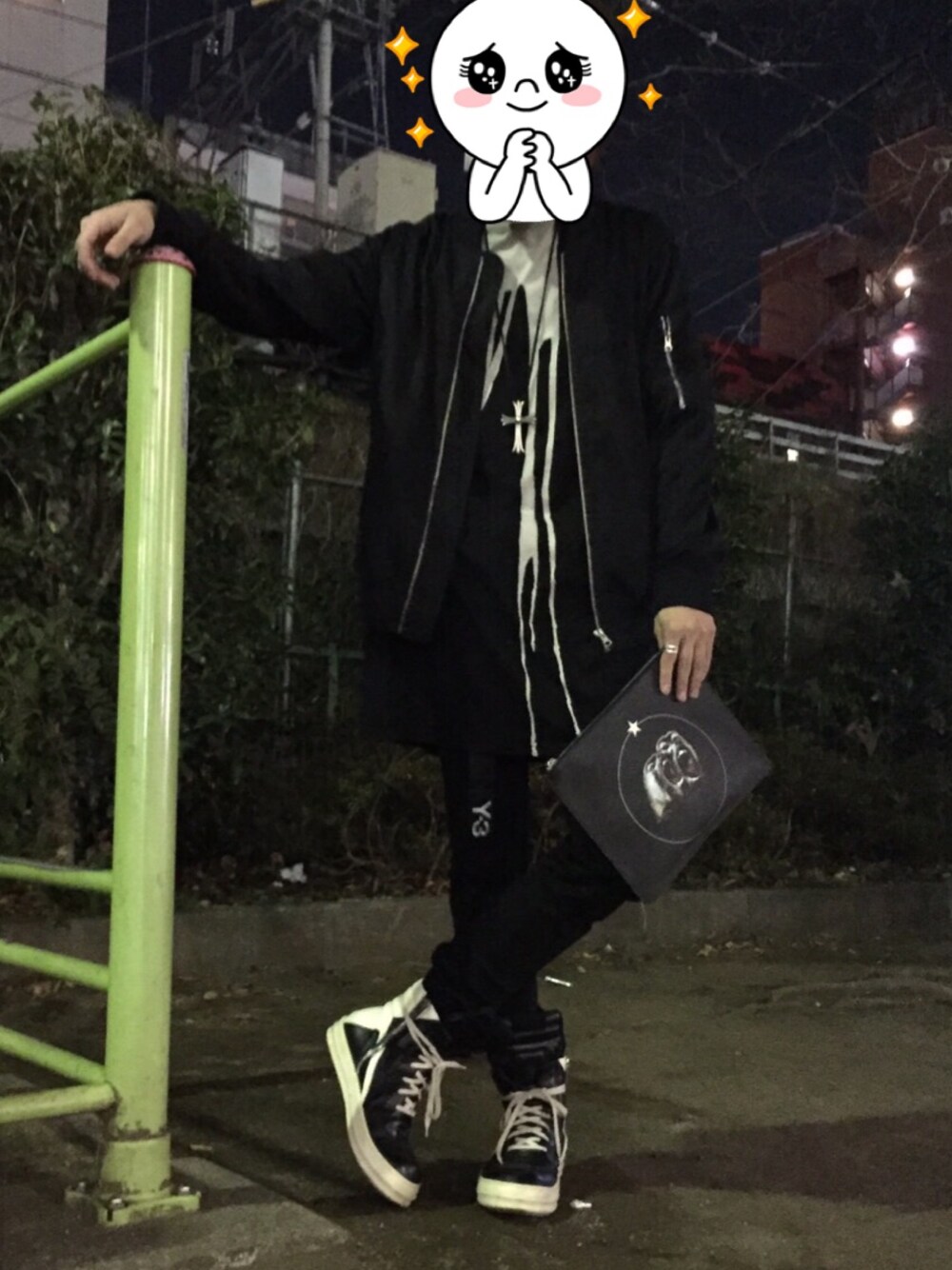 「スキニー、スニーカー、モノトーン、黒、ストリート、モード、ユニクロ、キレイめ、RICK OWENS、drkshdw」｜「DRKSHDWのアイテム（Tシャツ/カットソー、ブラック系）」を使った、けいさん（メンズ・168cm）の冬コーディネートの1枚目の写真