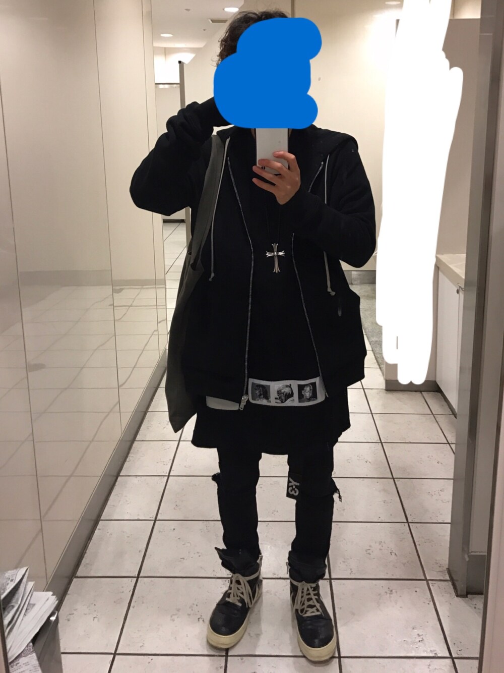 「スニーカー、UNIQLO、パーカー、ビッグシルエット、RICK OWENS、モノトーンコーデ、スキニー、drkshdw、ストリート、モード」｜「Y-3のY-3 BLACK BELT（ベルト、ブラック系）」を使った、けいさん（メンズ・168cm）の春コーディネートの1枚目の写真